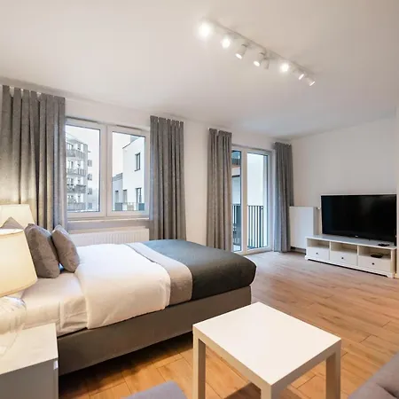 Develia Mala Praga Charming By Bookinghost