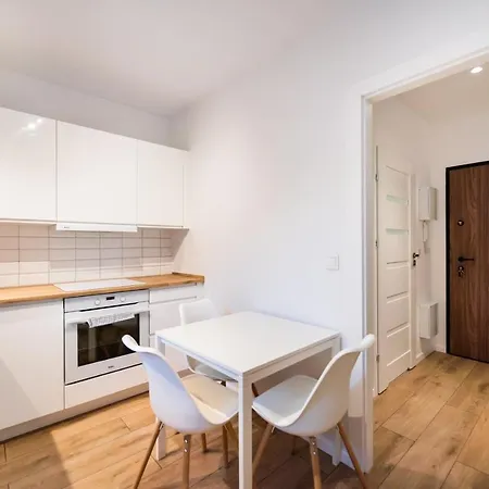 Develia Mala Praga Charming By Bookinghost